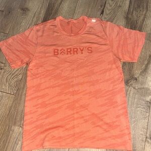 lululemon athletica x Barry’s metal vent tee Orange Graphic Tee size medium EC